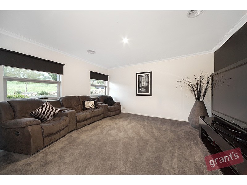 11 Powell Place, Pakenham VIC 3810