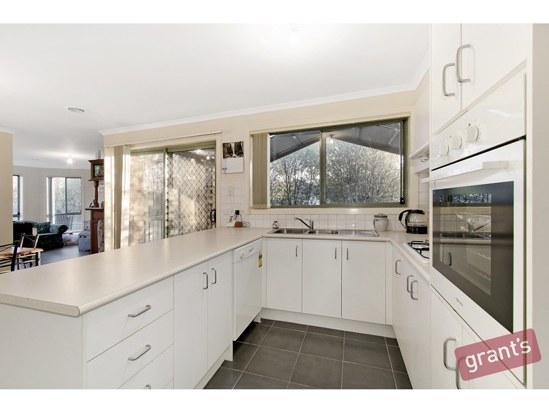 13 Palais Close, Narre Warren South VIC 3805