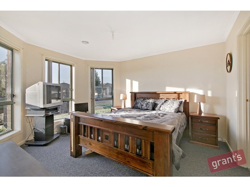 13 Palais Close, Narre Warren South VIC 3805