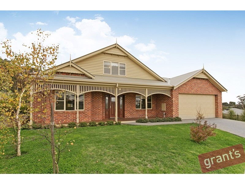 10 Crystal Court, Drouin VIC 3818