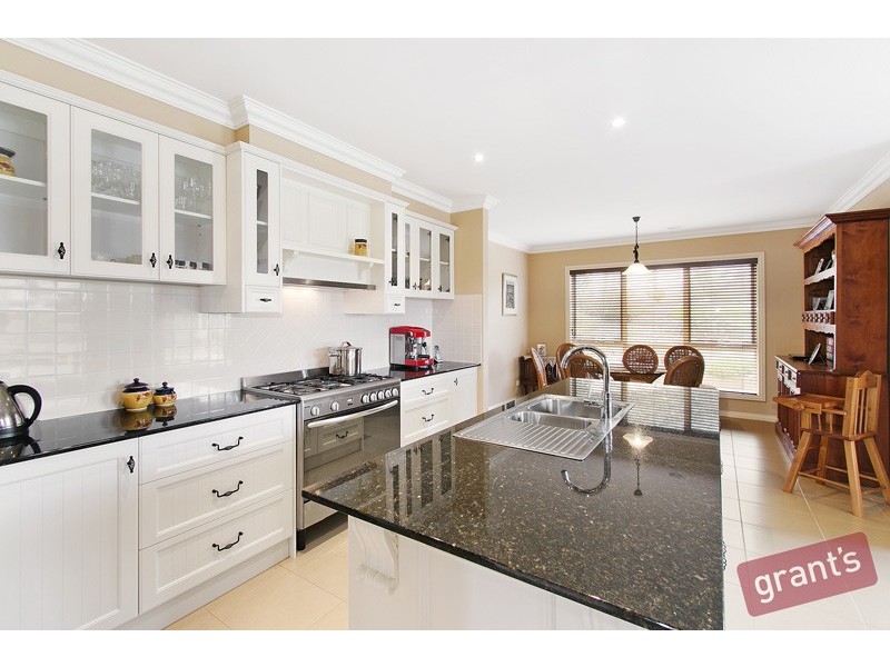 10 Crystal Court, Drouin VIC 3818