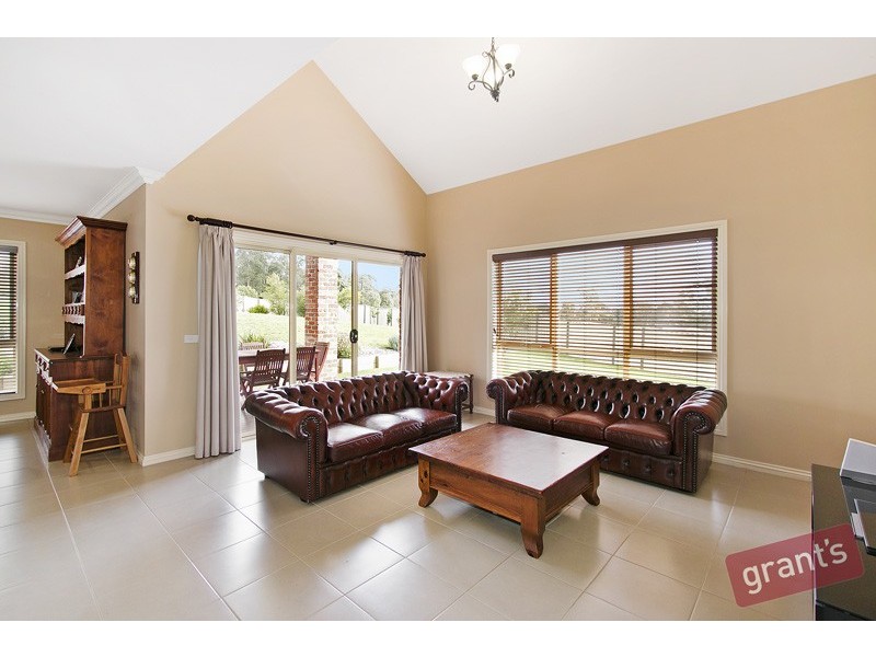 10 Crystal Court, Drouin VIC 3818