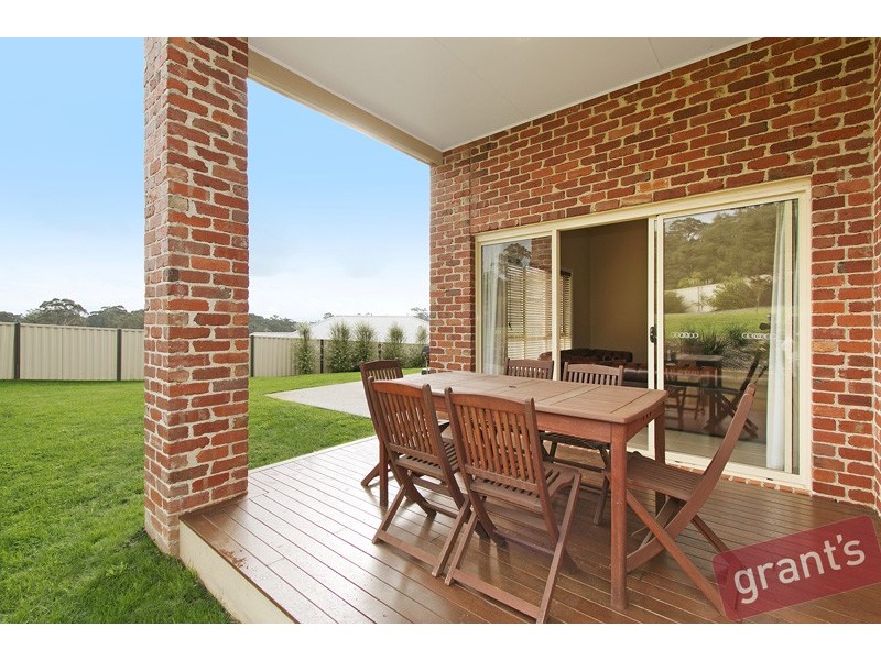 10 Crystal Court, Drouin VIC 3818