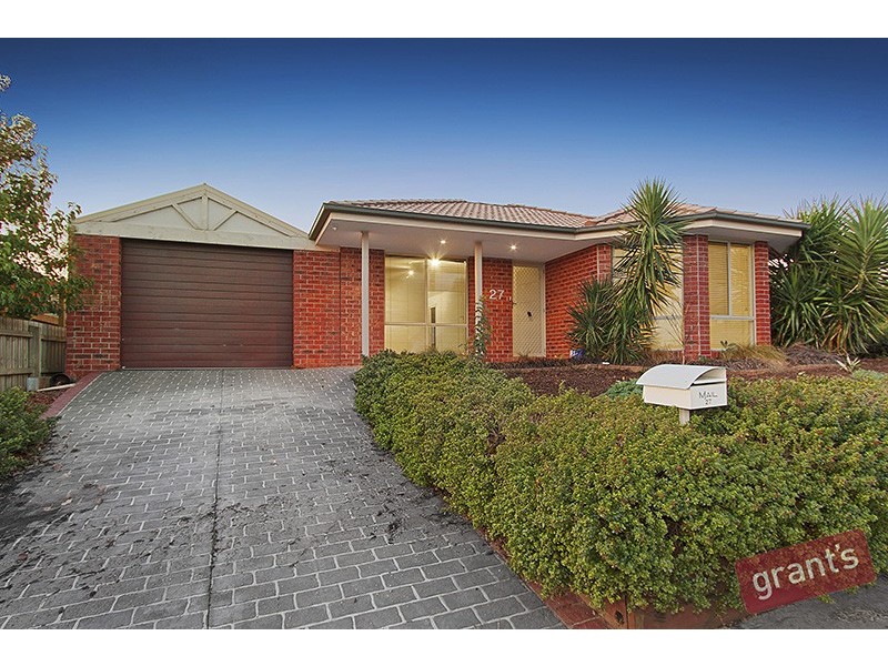 27 Swamp Gum Close, Pakenham VIC 3810