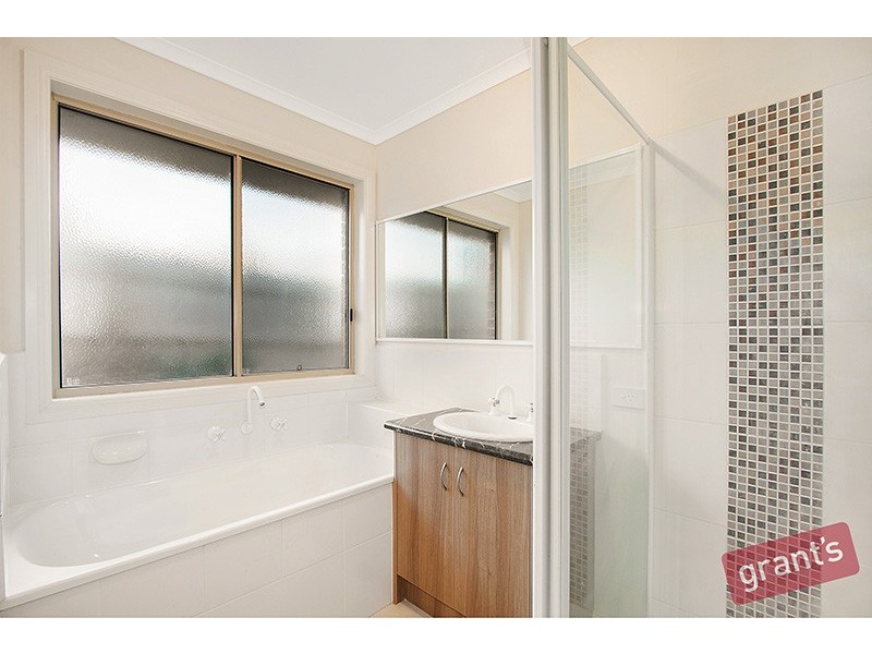 27 Swamp Gum Close, Pakenham VIC 3810