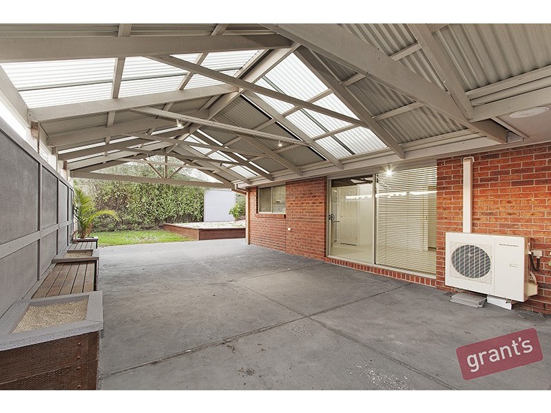 27 Swamp Gum Close, Pakenham VIC 3810