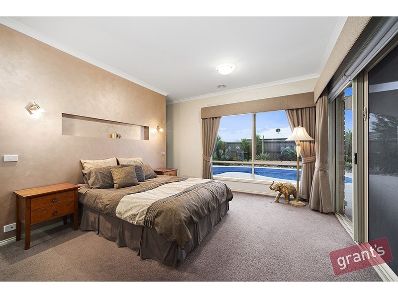 14 Riddell Grove, Pakenham VIC 3810