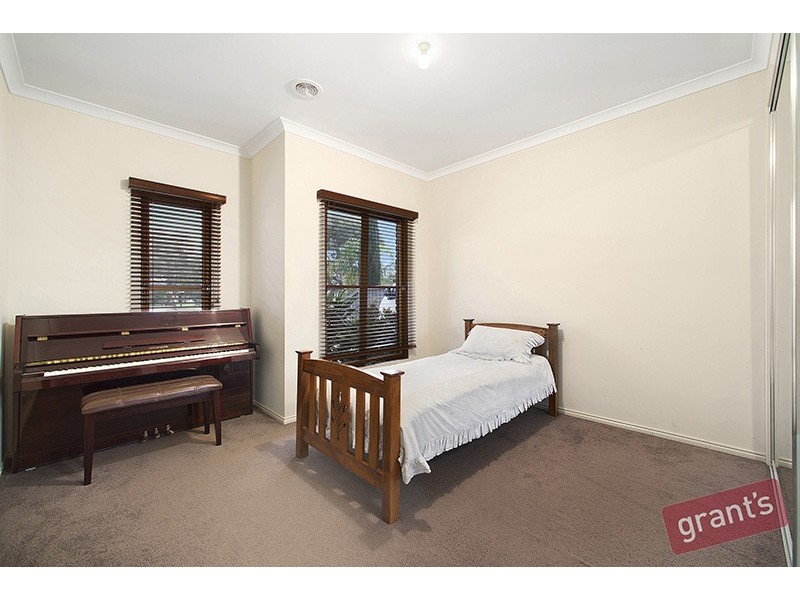 14 Riddell Grove, Pakenham VIC 3810