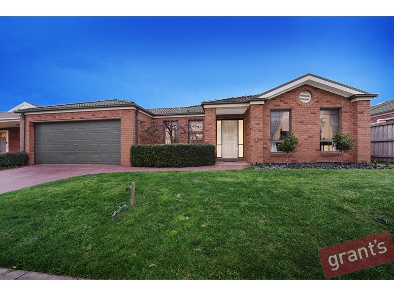 6 Dulwich Lane, Cranbourne North VIC 3977
