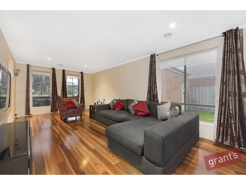 6 Dulwich Lane, Cranbourne North VIC 3977