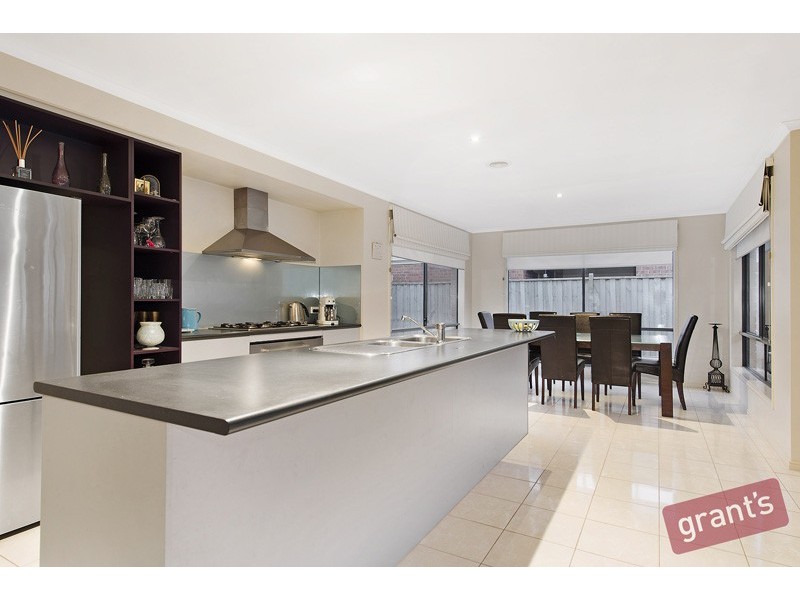 6 Dulwich Lane, Cranbourne North VIC 3977