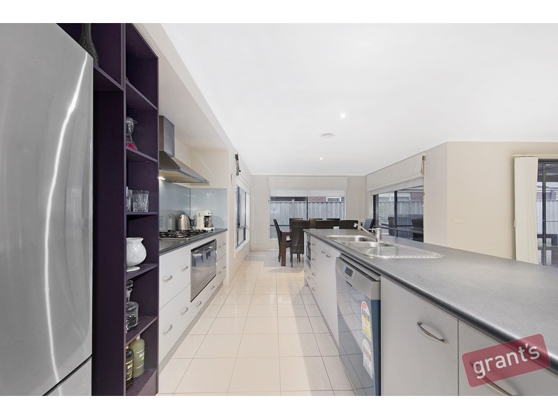 6 Dulwich Lane, Cranbourne North VIC 3977