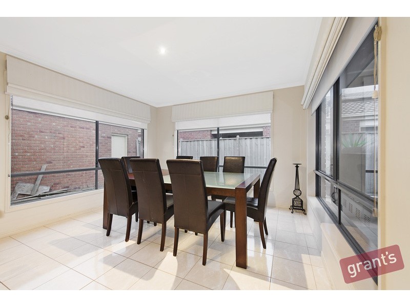 6 Dulwich Lane, Cranbourne North VIC 3977
