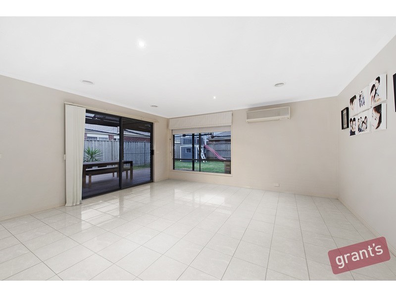 6 Dulwich Lane, Cranbourne North VIC 3977