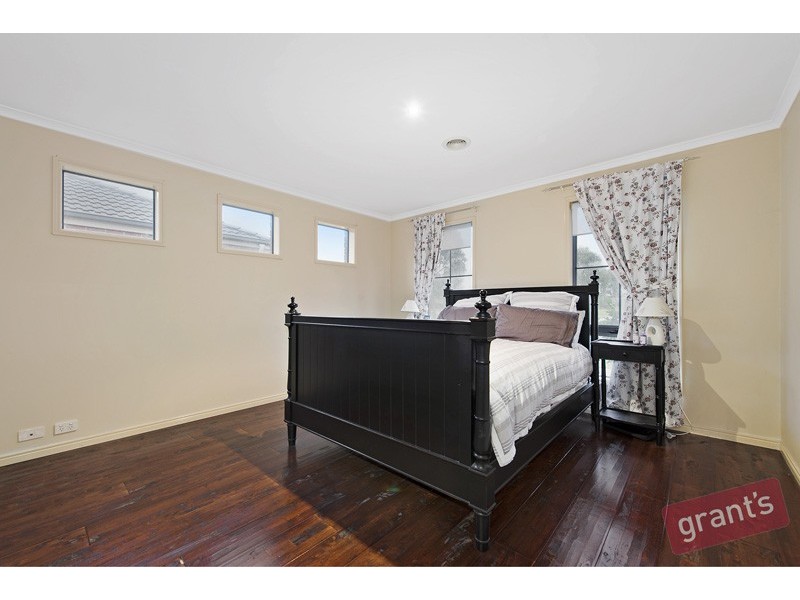 6 Dulwich Lane, Cranbourne North VIC 3977