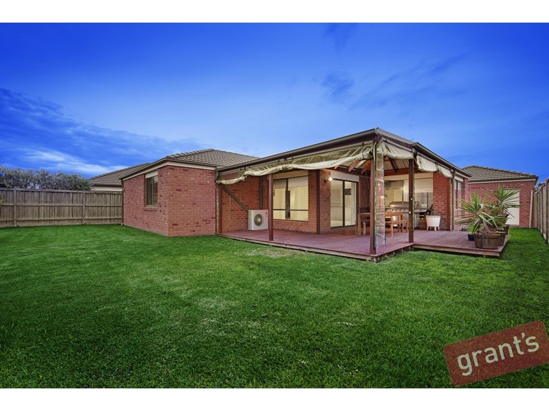 6 Dulwich Lane, Cranbourne North VIC 3977