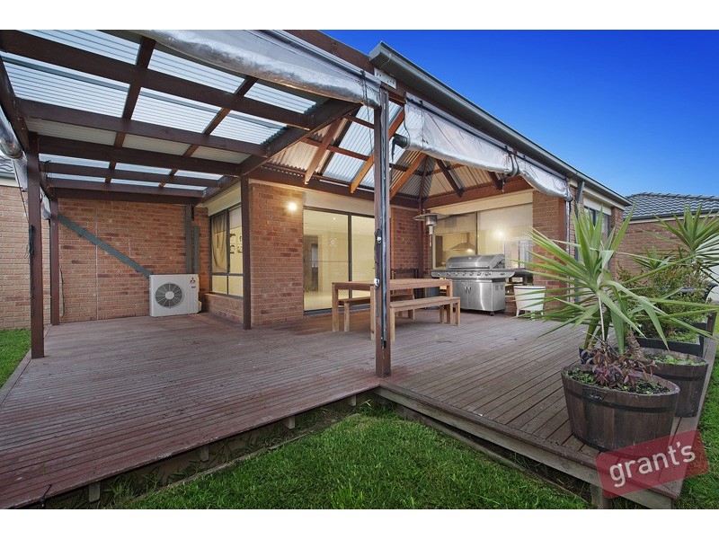6 Dulwich Lane, Cranbourne North VIC 3977