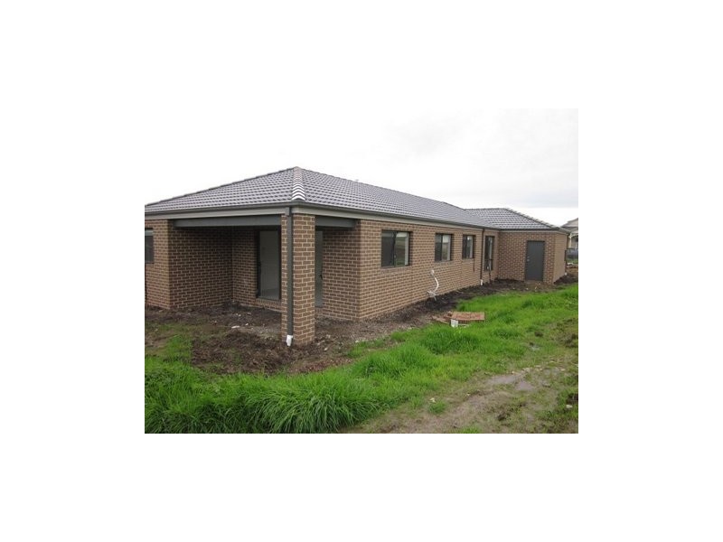 35 Shae Crescent, Drouin VIC 3818