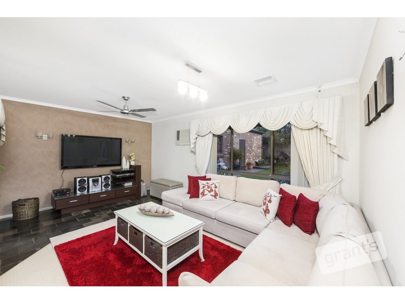 12 Cameron Way, Pakenham VIC 3810