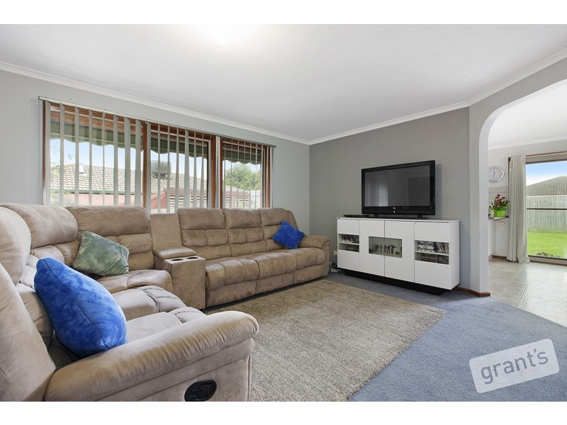 11 Carey Street, Cranbourne North VIC 3977