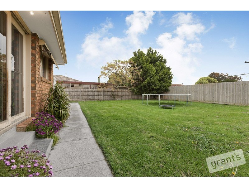 11 Carey Street, Cranbourne North VIC 3977
