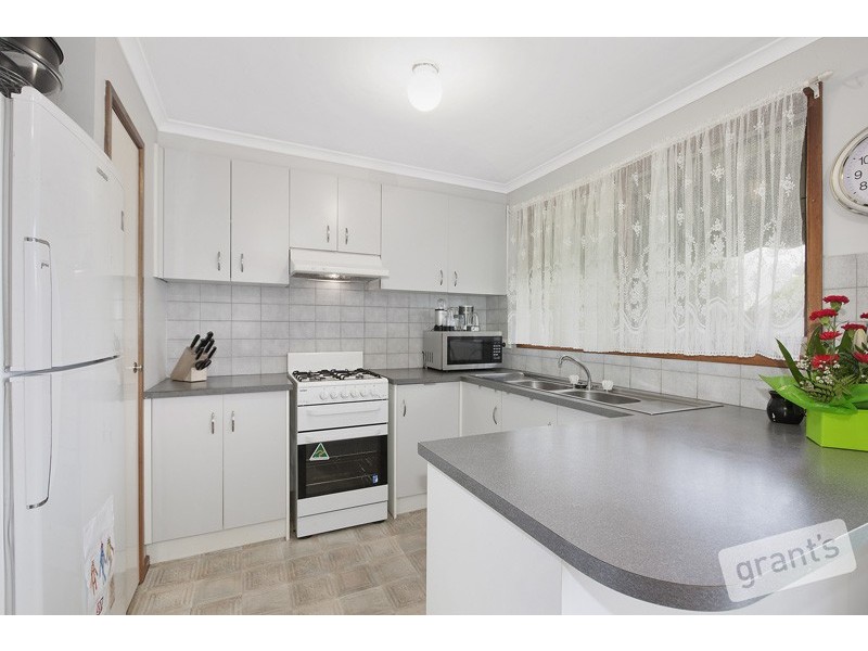 11 Carey Street, Cranbourne North VIC 3977