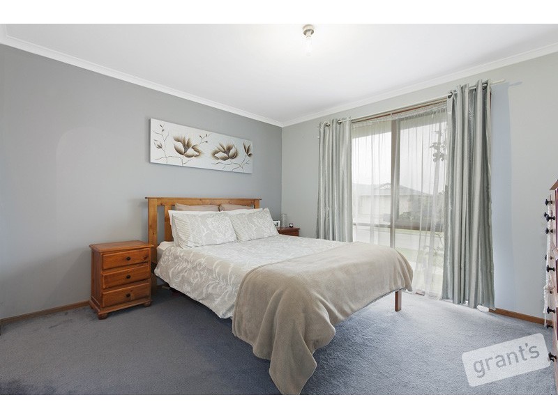 11 Carey Street, Cranbourne North VIC 3977