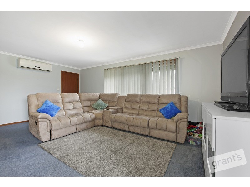 11 Carey Street, Cranbourne North VIC 3977