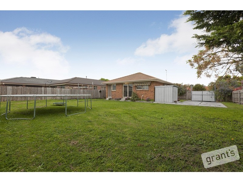 11 Carey Street, Cranbourne North VIC 3977