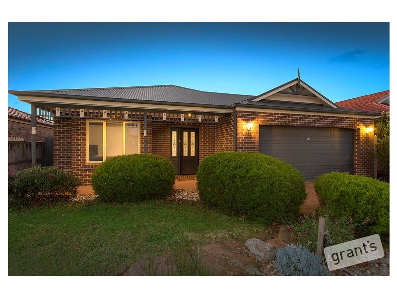 99 Oaklands Way, Pakenham VIC 3810