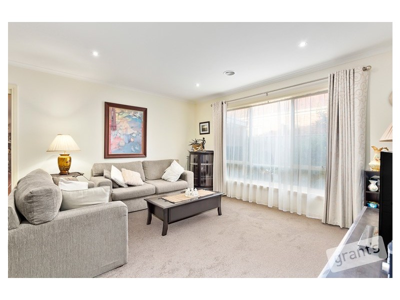 99 Oaklands Way, Pakenham VIC 3810