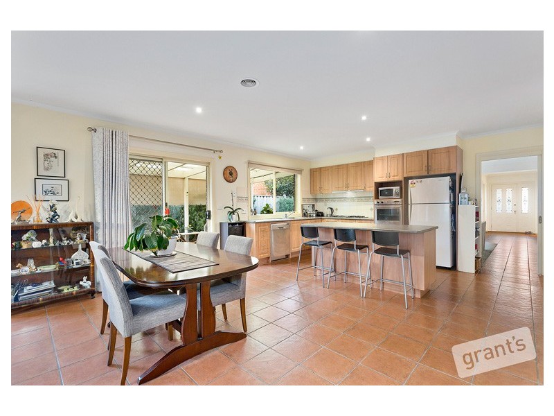 99 Oaklands Way, Pakenham VIC 3810