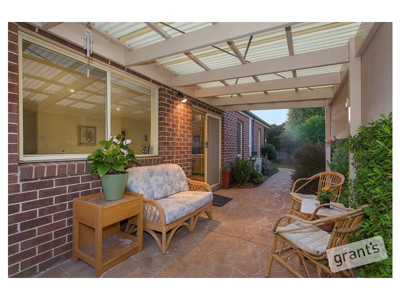 99 Oaklands Way, Pakenham VIC 3810