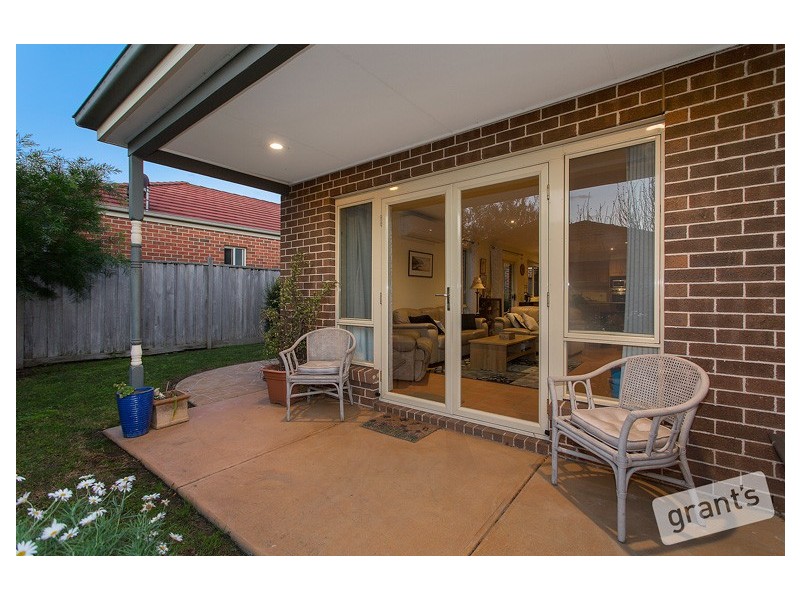 99 Oaklands Way, Pakenham VIC 3810