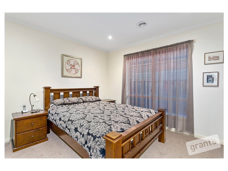 99 Oaklands Way, Pakenham VIC 3810