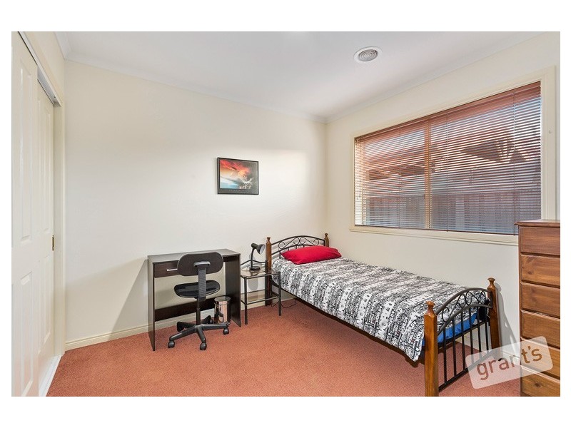 99 Oaklands Way, Pakenham VIC 3810