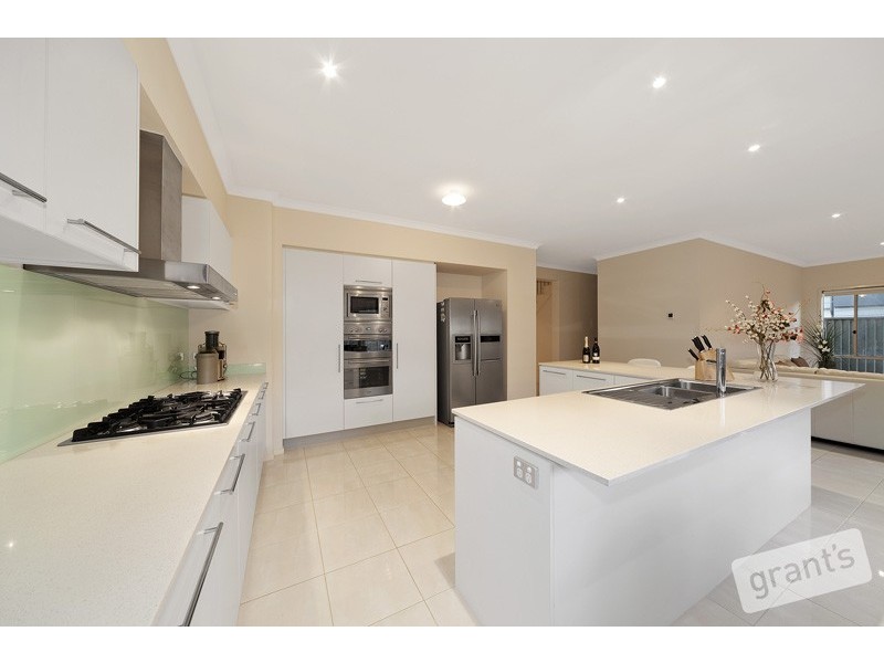 25 Cormorant Parade, Pakenham VIC 3810