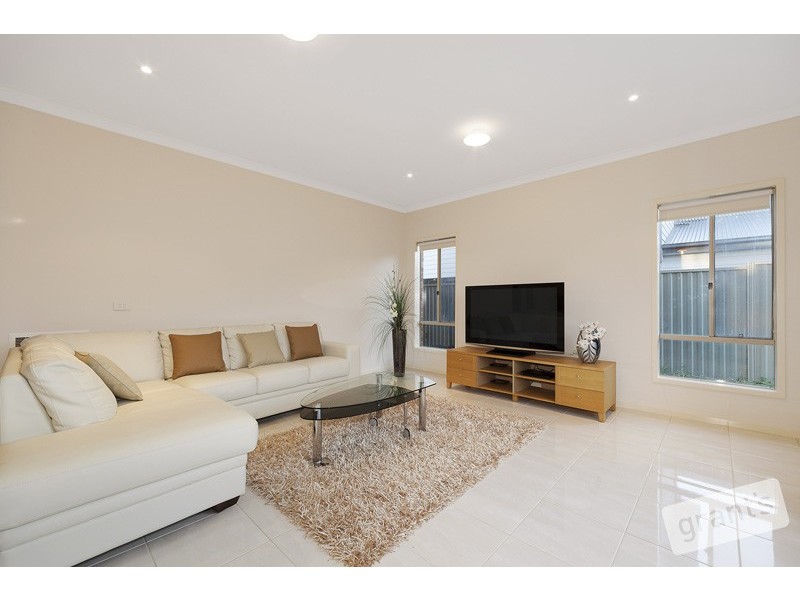 25 Cormorant Parade, Pakenham VIC 3810