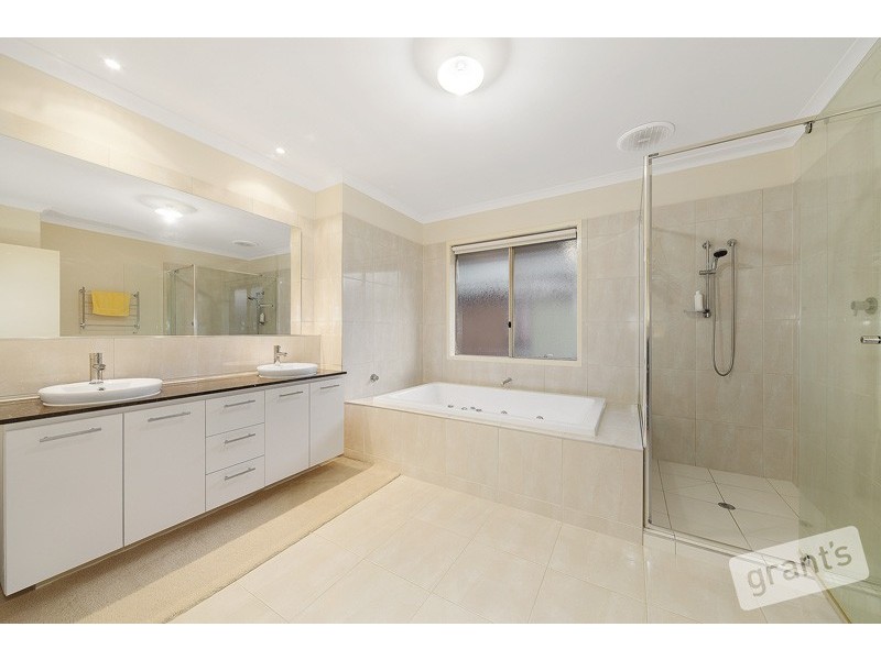 25 Cormorant Parade, Pakenham VIC 3810