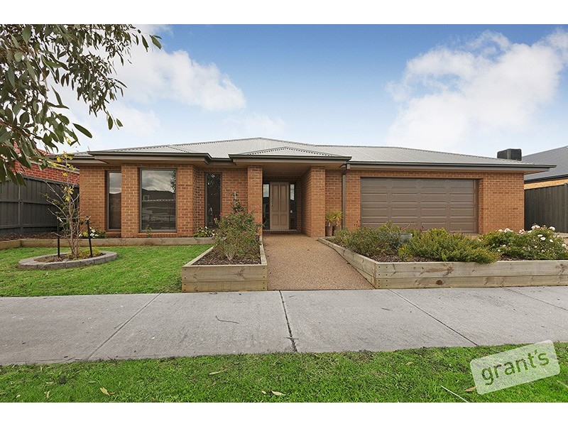 33 Honeyeater Way, Pakenham VIC 3810