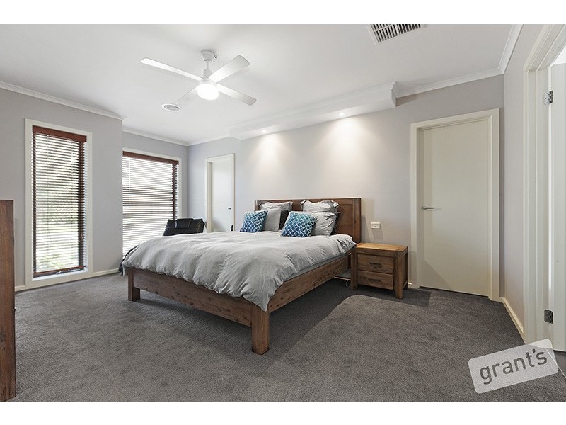 33 Honeyeater Way, Pakenham VIC 3810