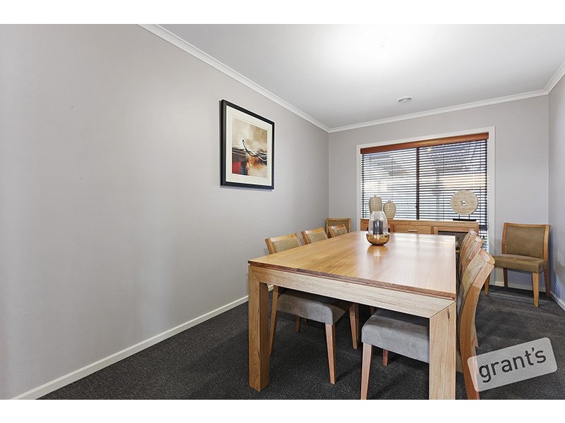 33 Honeyeater Way, Pakenham VIC 3810