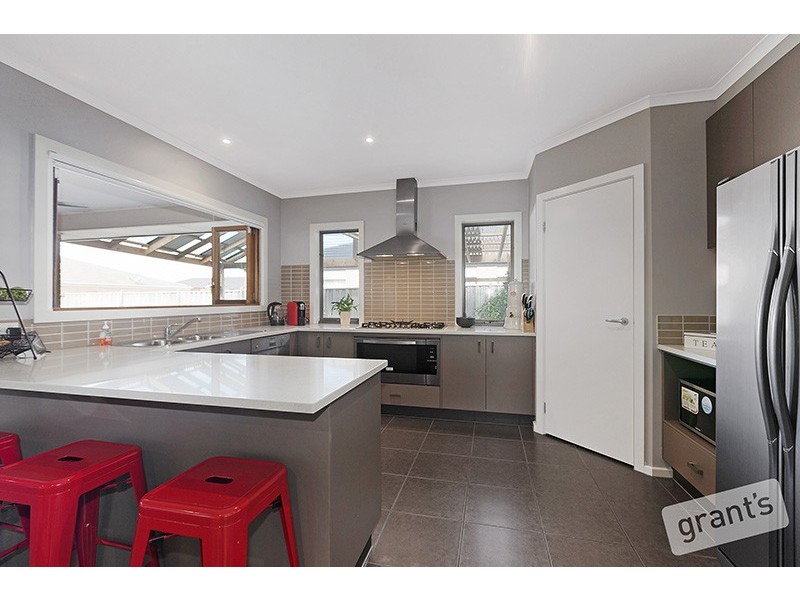 33 Honeyeater Way, Pakenham VIC 3810