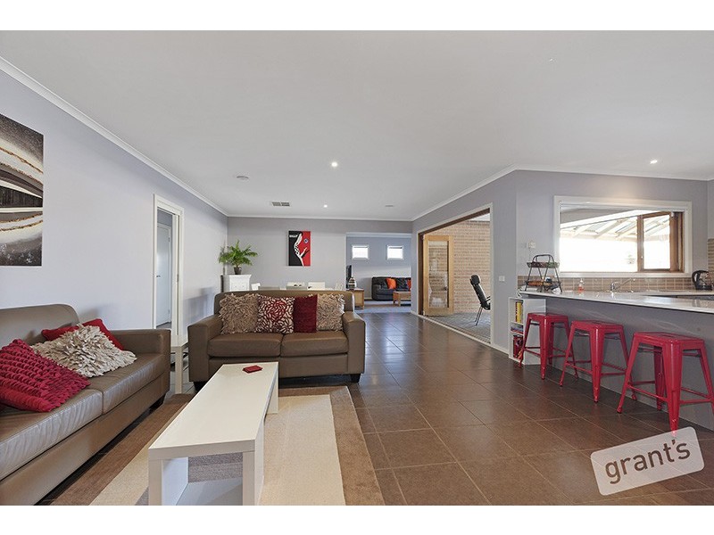 33 Honeyeater Way, Pakenham VIC 3810