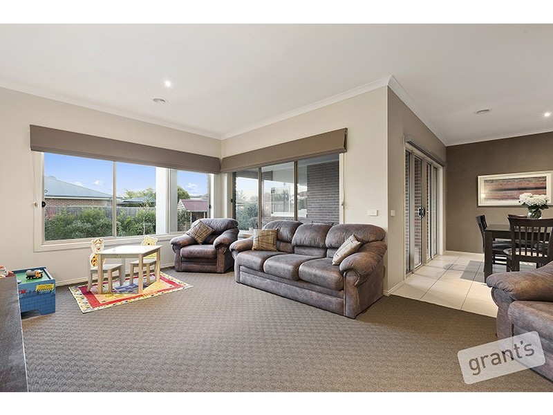 51 Jamieson Way, Berwick VIC 3806