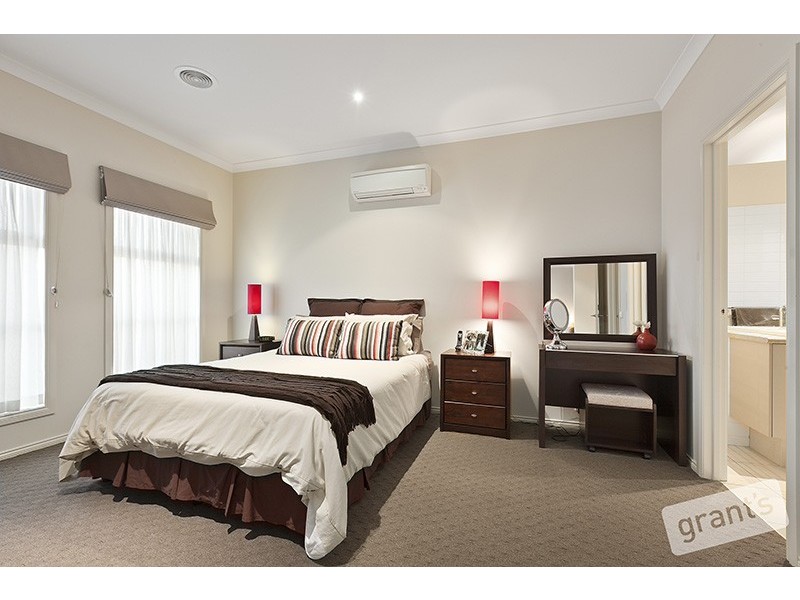 51 Jamieson Way, Berwick VIC 3806