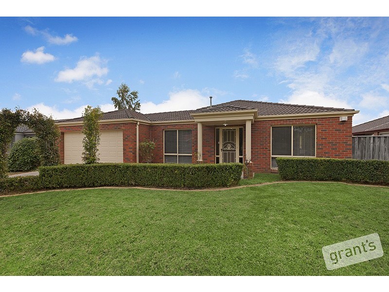 24 Oaklands Way, Pakenham VIC 3810