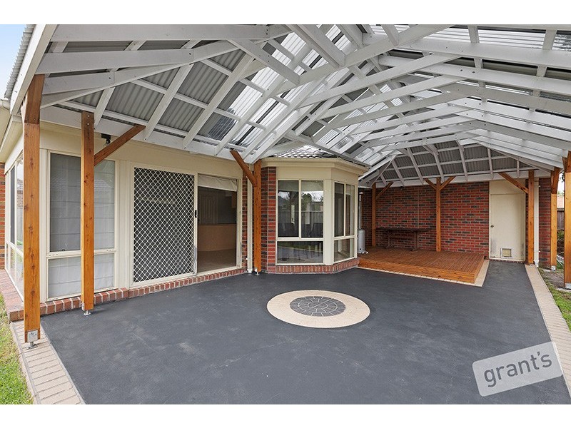 24 Oaklands Way, Pakenham VIC 3810