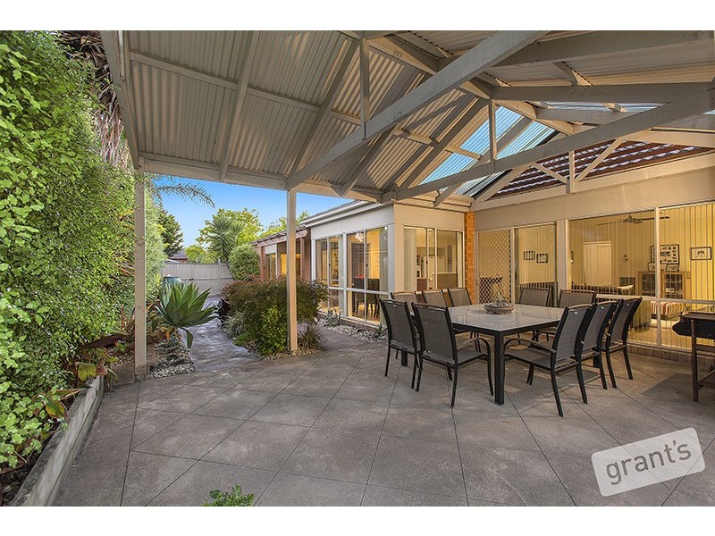 17 Sunhill Court, Beaconsfield VIC 3807