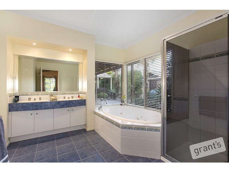 17 Sunhill Court, Beaconsfield VIC 3807